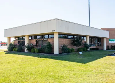 Southern Bank building in Dexter, MO