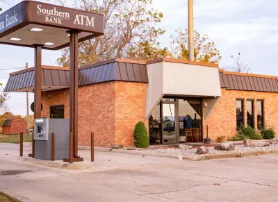 Southern Bank building in Qulin, MO